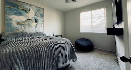 Spacious 3BR Home • Pet-Friendly • Near South Mountain & Downtown Phoenix