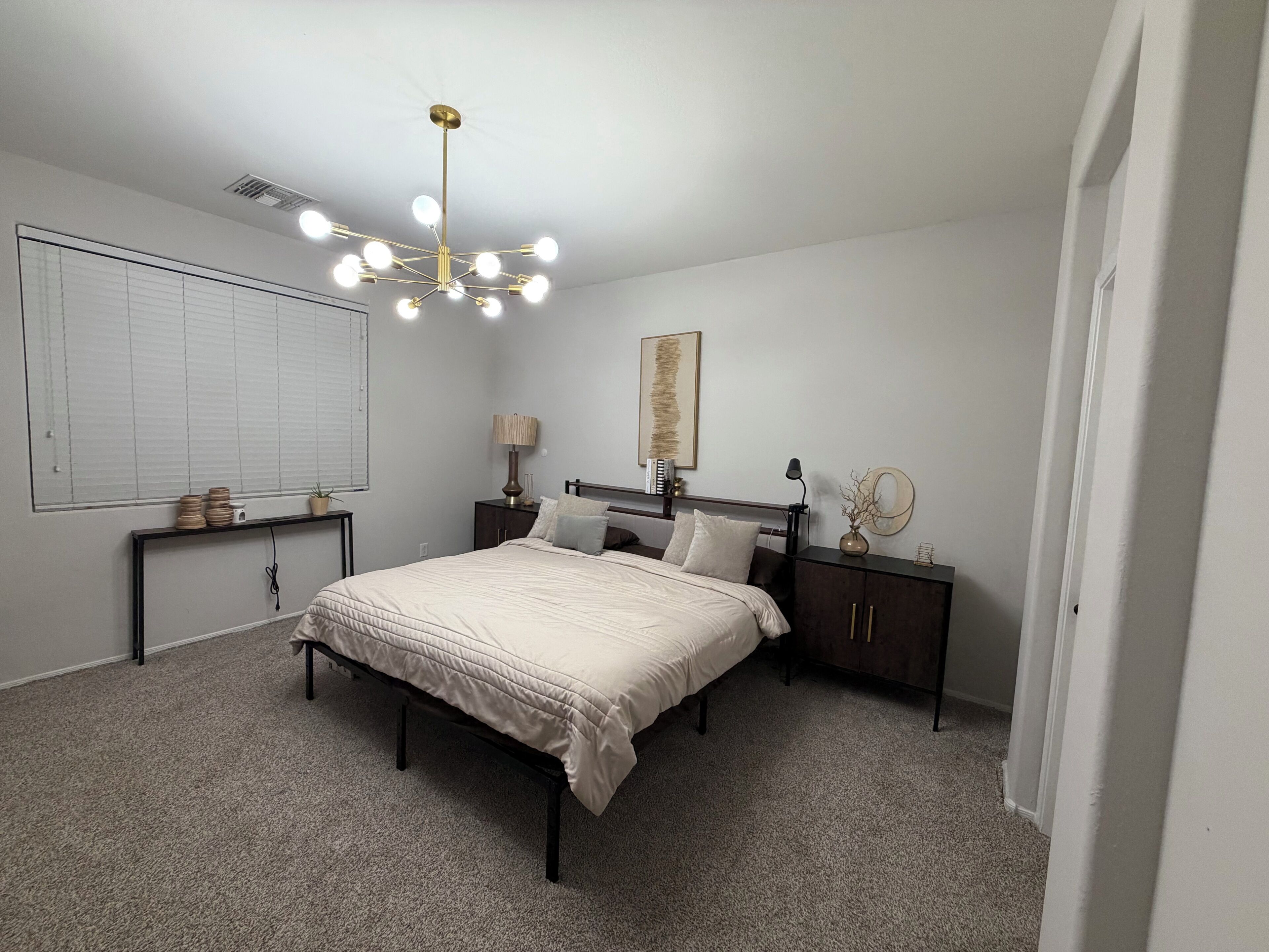 3 bedrooms, iron/ironing board, WiFi (free), bed sheets