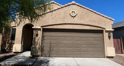 Spacious 3BR Home • Pet-Friendly • Near South Mountain & Downtown Phoenix