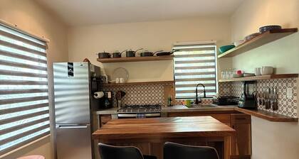Serene private studio with 1 bedroom and 1 bathroom - walking distance to beach.