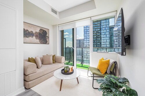 Modern 22nd Floor 1BR | South-Facing City Views | Indoor Parking | North York