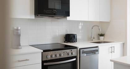 Modern 22nd Floor 1BR | South-Facing City Views | Indoor Parking | North York