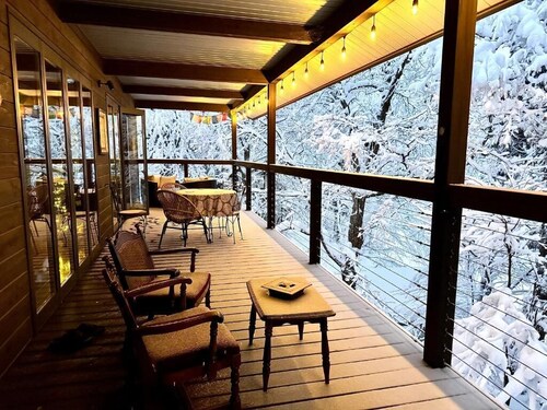 Bears Den Hakuba | Private Lodge | 5 Bedrooms with Private Bathrooms, Hot Tub, and Walking Distance to the Ski Resort