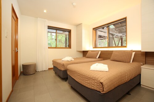Bears Den Hakuba | Private Lodge | 5 Bedrooms with Private Bathrooms, Hot Tub, and Walking Distance to the Ski Resort