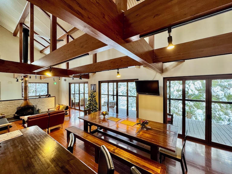 Bears Den Hakuba | Private Lodge | 5 Bedrooms With Private Bathrooms, Hot Tub, And Walking Distance To The Ski Resort - Japón
