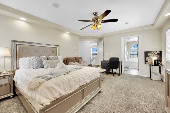Unclassified image, 1 of 10, button - Large Master Room|City View|Bath Tub|Near Strip (Las Vegas)