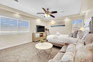 Unclassified image, 2 of 10, button - Large Master Room|City View|Bath Tub|Near Strip (Las Vegas)