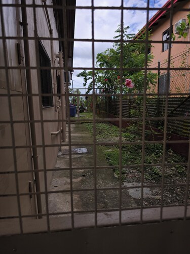 Lovely 2-bedroom apartments with AC in vibrant NAsinu