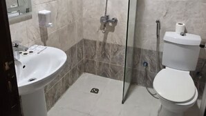 Ducha, artículos de tocador gratuitos, toallas, jabón