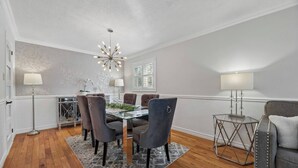 House, 5 Bedrooms, Patio | Dining room