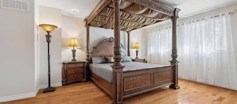 Modern Comforts, Quiet Neighborhood, Free 02 Parking