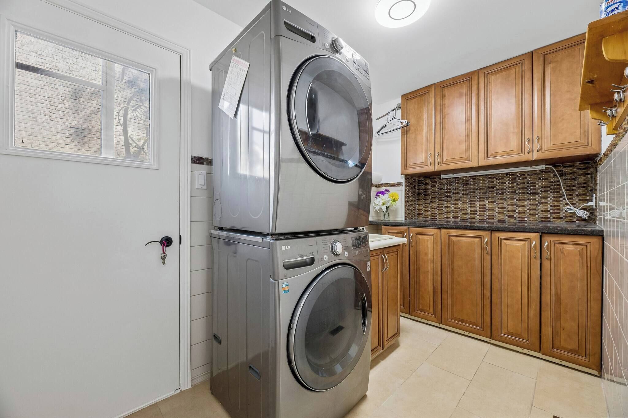 House, 5 Bedrooms, Patio | Laundry