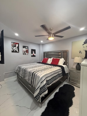 Room - Beautiful and updated Cozy 2 Bedroom,2 Bathroom inPeaceful Portmore,Sleeps six. (Portmore)