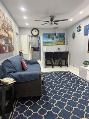 Living area - Beautiful and updated Cozy 2 Bedroom,2 Bathroom inPeaceful Portmore,Sleeps six. (Portmore)