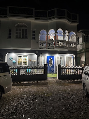 Exterior - Beautiful and updated Cozy 2 Bedroom,2 Bathroom inPeaceful Portmore,Sleeps six. (Portmore)