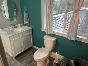 Bathroom - A quiet country space for a weary traveler to relax, have a swim or a hot tub! (Barrière)