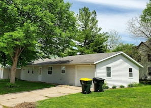Unclassified image, 2 of 21, button - Cozy 1-bedroom apartment in peaceful Boscobel with AC (Boscobel)