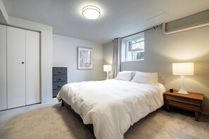 Unclassified image, 3 of 19, button - 2 BDR Modern & Cozy, Pet and Family Friendly Garden Bungalow in Ballard (Seattle)