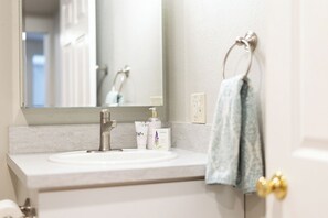Unclassified image, 5 of 19, button - 2 BDR Modern & Cozy, Pet and Family Friendly Garden Bungalow in Ballard (Seattle)