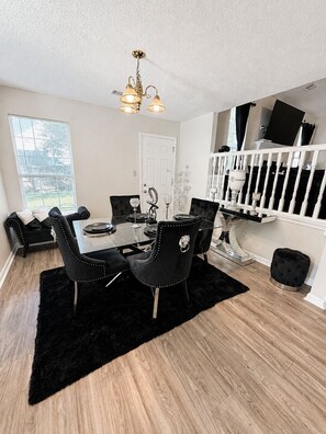 Unclassified image, 3 of 19, button - Charming 3-bedroom house with AC in pleasant Riverdale (Riverdale)