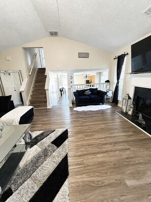 Unclassified image, 5 of 19, button - Charming 3-bedroom house with AC in pleasant Riverdale (Riverdale)