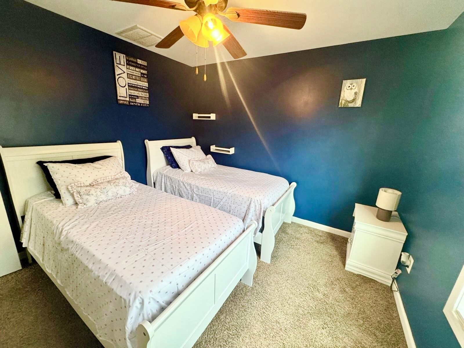 Iron/ironing board, WiFi, bed sheets