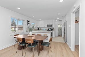Dining - Modern San Diego Home, Sleeps 8 w/ Parking (San Diego)