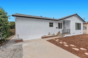 Exterior - Modern San Diego Home, Sleeps 8 w/ Parking (San Diego)