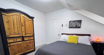 The Den on Drummond - centrally located, quaint & quiet 2nd story. Pet friendly.