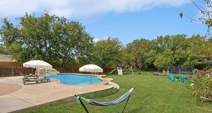 Luxury Gem in the Forest- Pool&HotTub&Cinema&Games