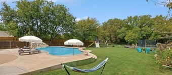 Luxury Gem in the Forest- Pool&HotTub&Cinema&Games