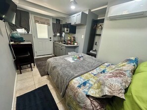 WiFi, bed sheets - Luxury Cozy Suite •  Philly • Airport • Free parking (Upper Darby)