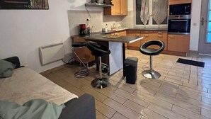 Iron/ironing board, Internet, bed sheets