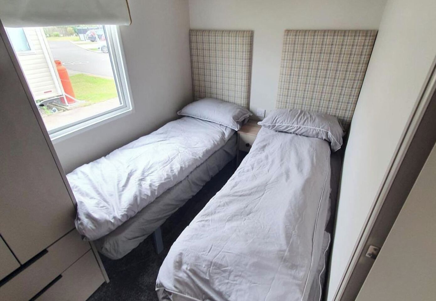 WiFi, bed sheets