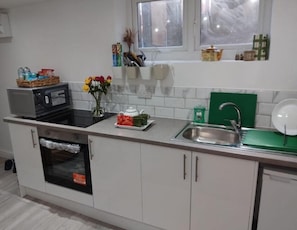 Image 8 - Apartment Sleeps 2 with WiFi (Leeds)
