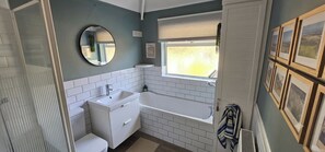 Bathroom - Birmingham House - 3 Bedrooms - Lazy Hot Tub Spa (Birmingham)
