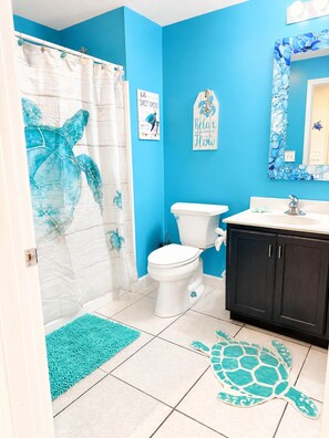 Bathroom - 2 Bedroom Waterfront Condo with 25ft Balcony Overlooking the Gulf of Mexico (Panama City Beach)