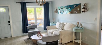 Boca Paradise!! Charming Pool house with a lot of space!