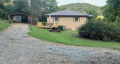 Whispering Willow Ranch House near Ethridge-home of the Amish Community
