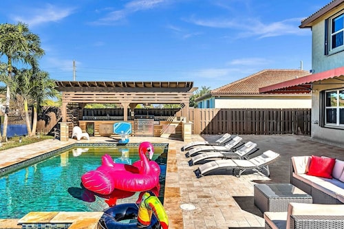 Serene Lakeview Home w/ Pool, Spa & Outdoor BBQ