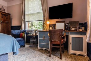 Living area - The Hand and Spear (Weybridge)