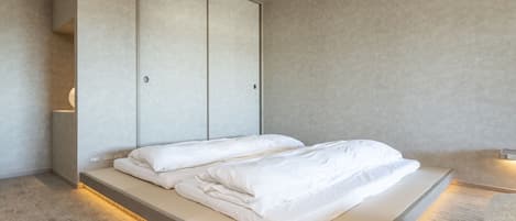Departamento estándar | Caja de seguridad en la habitación y tabla de planchar con plancha