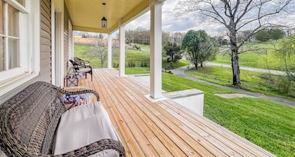 Historic TN Farmhouse near Knoxville - Sleeps 10 - Minutes to Lake, Dining, I-40