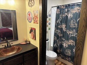 Bathroom - 1 BR Outlaw Country Getaway for 2-Western Charm & the perfect place to unwind (Alba)