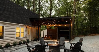 Modern Forest Hideaway, HUUM Sauna, Fire Pit, & Jacuzzi