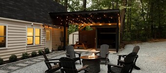 Modern Forest Hideaway, HUUM Sauna, Fire Pit, & Jacuzzi