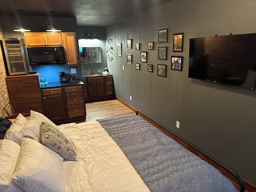 Comfy & Cozy 1 BR Apartment- Historical and Vintage Charm,Perfect Getaway for 2!