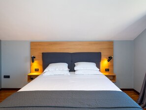 A modern hotel room with a large bed, two bedside tables, and wall-mounted lamps. - Seaview Villa Tia with pool by Interhome (Zadar)