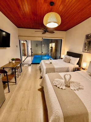 Tabla de planchar con plancha, wifi y ropa de cama 