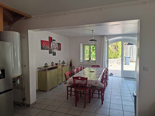 La comtoise-Maison 6 à 8 pers avec spa et cour fermé proche lac de Chalain